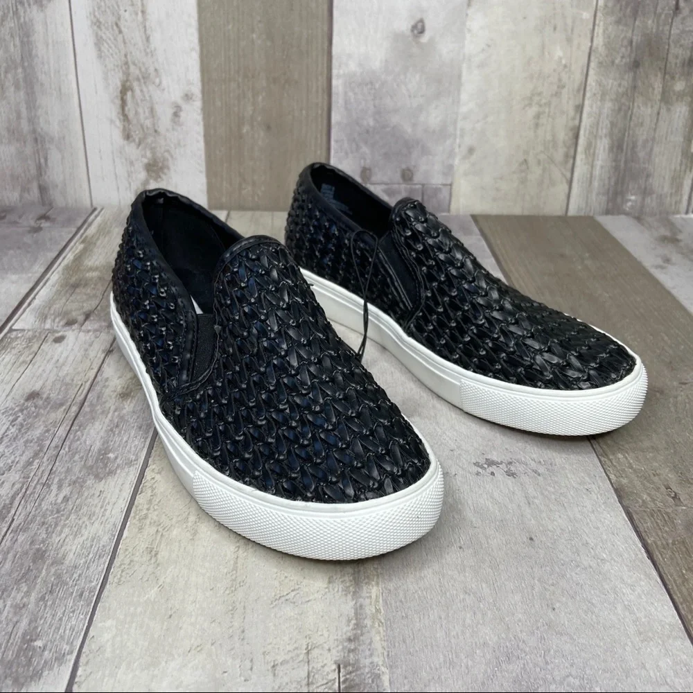 NWOT Steve Madden Black Woven Endy Slip On
